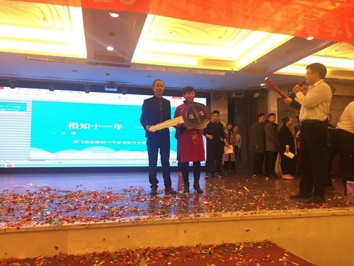 玉米视频在线观看玉米视频黄版代理商抽到商务面包车